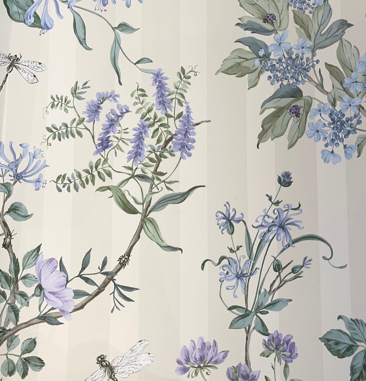 Wisteria Waltz Wallpaper – Lilac