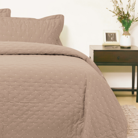Dotty delight quilt and bedspread pattern detail