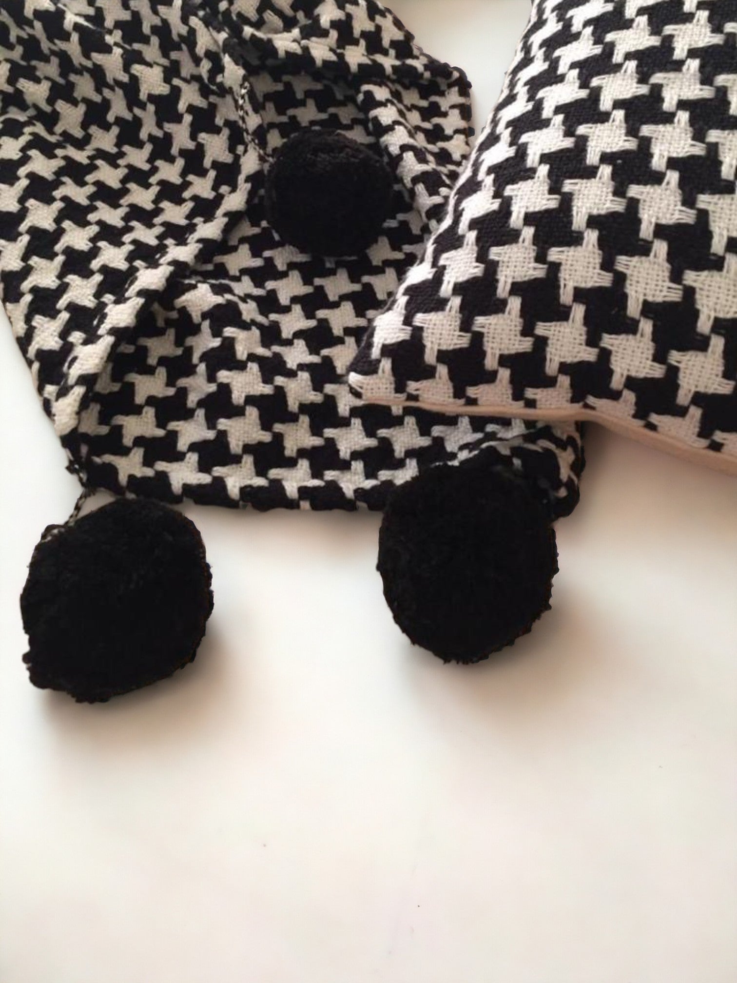 houndstooth printed black and white throw