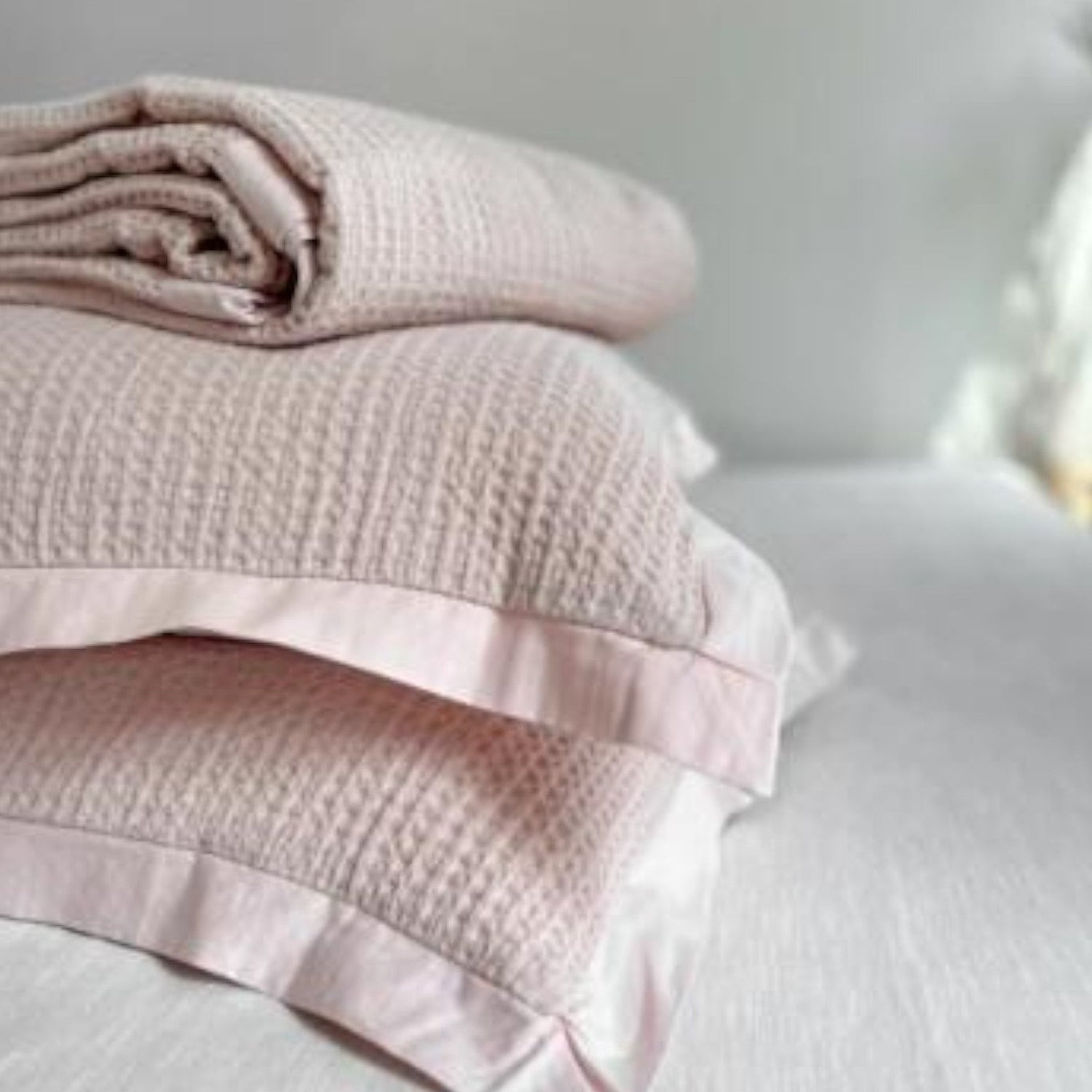 Stylish bedspread showcasing a luxurious design, adding elegance and comfort to the bedroom decor.